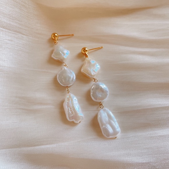 Genuine natural baroque pearl dangle earrings - Picture 5 of 6